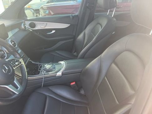 Used 2021 Mercedes-Benz GLC 300 4MATIC image 3
