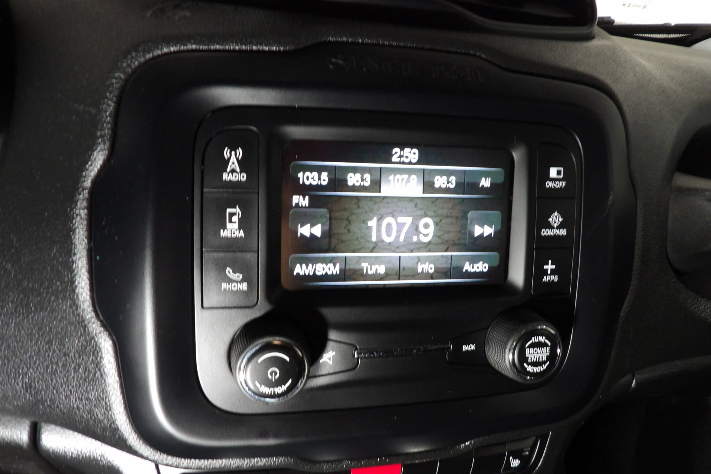 Used 2017 Jeep Renegade Latitude w/ Cold Weather Group AWD/4WD image 14