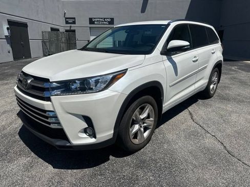 Used 2017 Toyota Highlander Limited AWD/4WD image 7