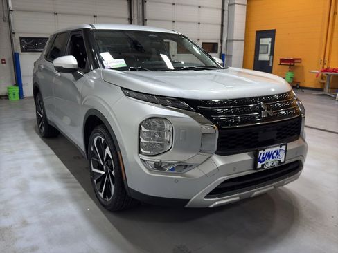 Used 2024 Mitsubishi Outlander SE image 7