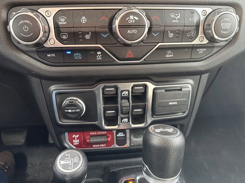 Used 2024 Jeep Wrangler Willys image 25