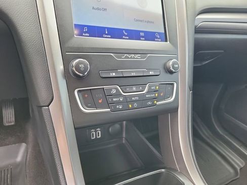 Used 2020 Ford Fusion SE AWD/4WD image 20