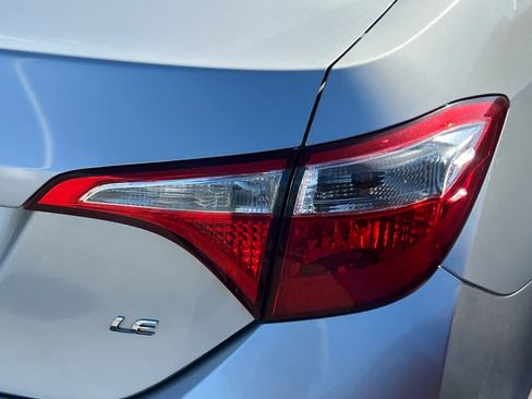 Used 2015 Toyota Corolla LE FWD image 18