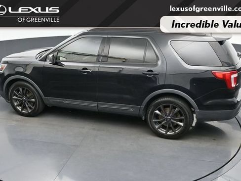 Used 2017 Ford Explorer XLT w/ Equipment Group 202A FWD image 38