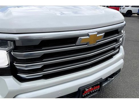 Used 2024 Chevrolet Silverado 1500 High Country AWD/4WD image 31