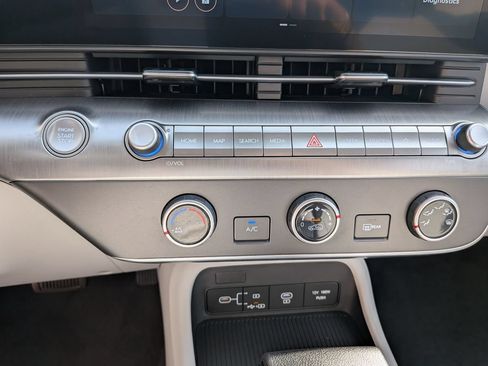 Certified 2024 Hyundai Kona SE AWD/4WD image 17