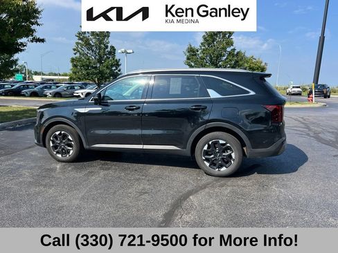 Certified 2025 Kia Sorento S FWD image 9