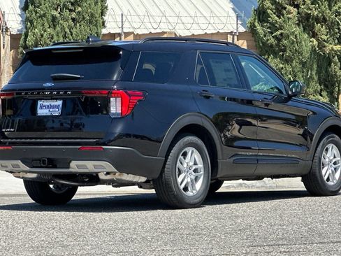 New 2026 Ford Explorer Active RWD image 4