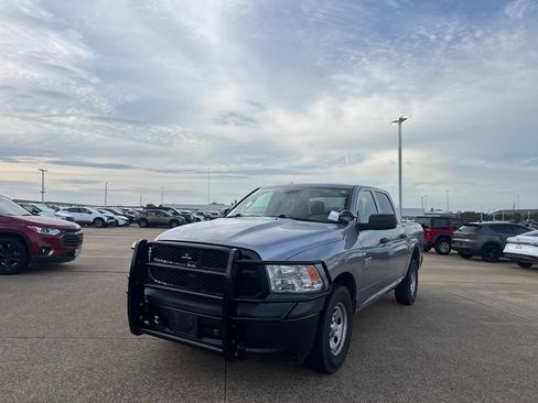 Used 2020 RAM 1500 4x4 Crew Cab Classic image 7