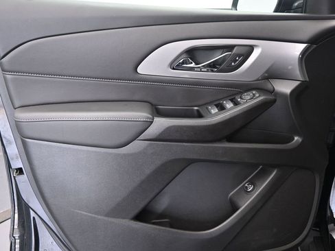 Used 2023 Chevrolet Traverse LT image 24