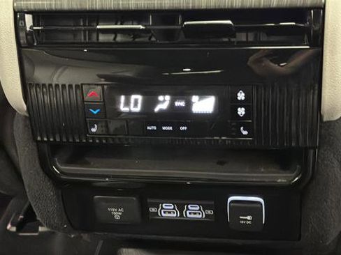 Used 2023 Jeep Wagoneer L Series III w/ Premium Group I AWD/4WD image 38