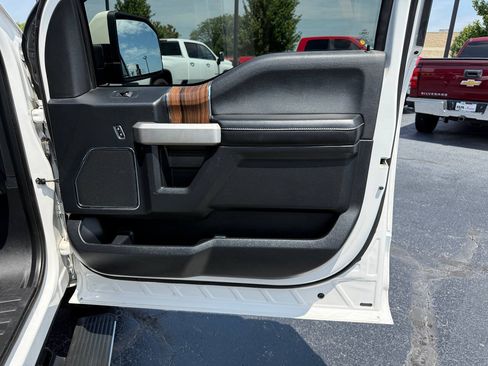 Used 2015 Ford F150 Lariat w/ Equipment Group 502A Luxury AWD/4WD image 24