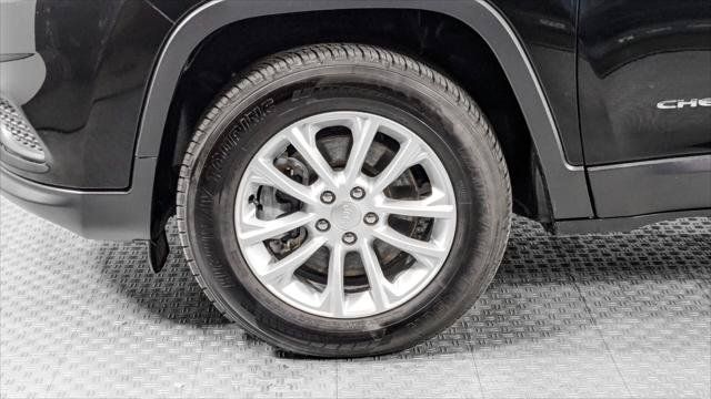 Used 2020 Jeep Cherokee Latitude AWD/4WD image 34