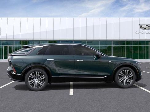 New 2026 Cadillac Lyriq Luxury image 2