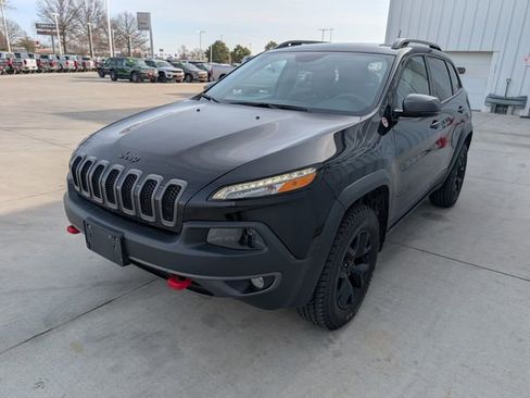 Used 2018 Jeep Cherokee Trailhawk w/ Quick Order Package 27L image 25