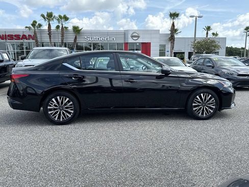 Used 2026 Nissan Altima 2.5 SV FWD image 2