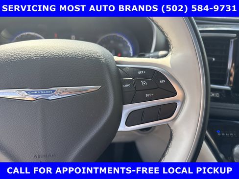 Used 2018 Chrysler Pacifica Limited image 29