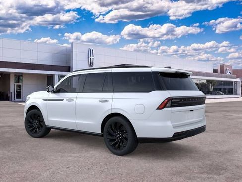 New 2026 Lincoln Navigator Reserve w/ Jet Appearance Package AWD/4WD image 4