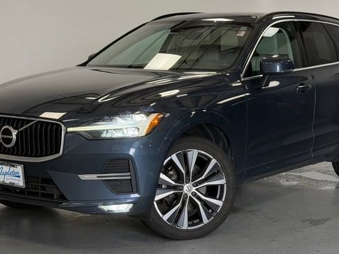 Used 2022 Volvo XC60 B5 Momentum w/ Climate Package AWD/4WD image 1