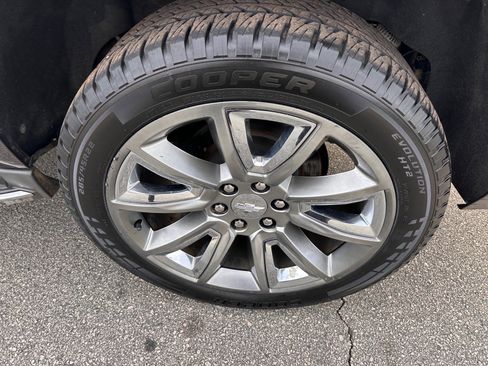 Used 2015 Chevrolet Suburban LTZ image 18