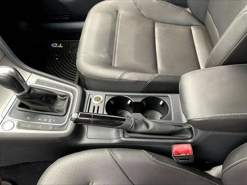 Used 2015 Volkswagen Golf TDI S FWD image 18