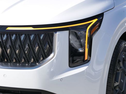 Used 2026 Kia Carnival EX image 9