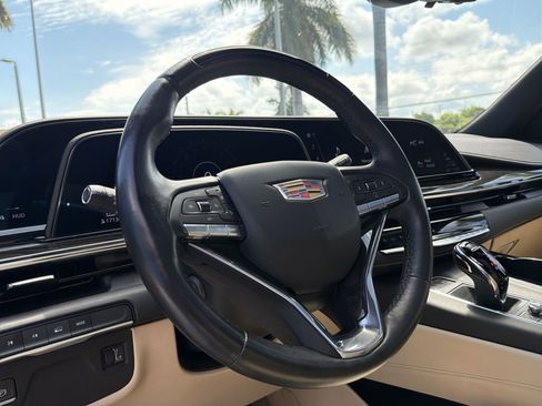 Used 2024 Cadillac Escalade Premium Luxury AWD/4WD image 24