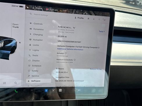 Used 2021 Tesla Model Y Long Range image 25