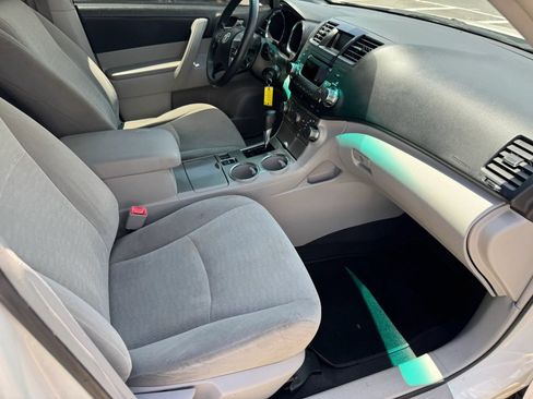 Used 2012 Toyota Highlander FWD w/ Tech Pkg image 22