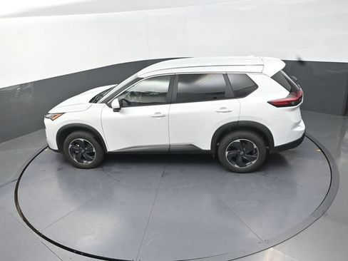Used 2024 Nissan Rogue SV FWD image 26