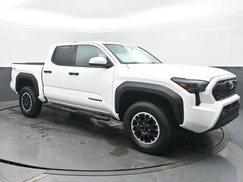 Used 2025 Toyota Tacoma TRD Off-Road AWD/4WD image 7