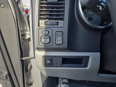 Used 2019 Toyota Sequoia SR5 AWD/4WD image 19