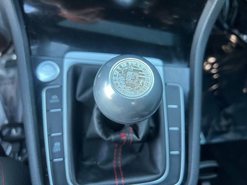 Used 2020 Volkswagen GTI SE image 29