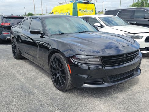 Used 2020 Dodge Charger SXT w/ Blacktop Package image 3