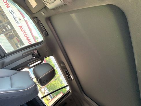 Used 2022 GMC Yukon SLT w/ SLT Premium Package RWD image 9