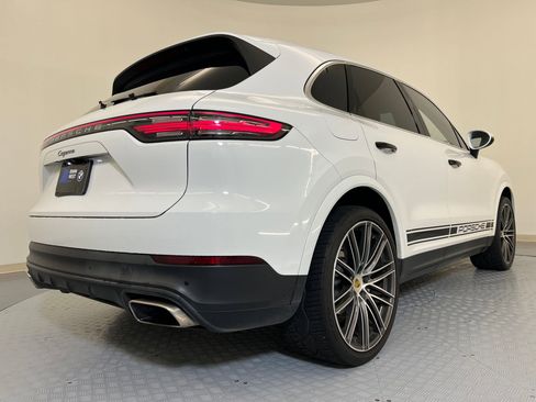 Used 2022 Porsche Cayenne Platinum Edition image 9