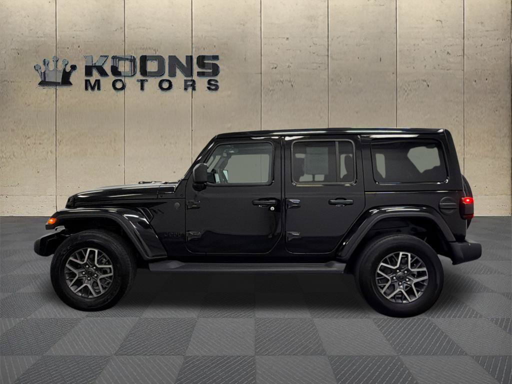 Used 2025 Jeep Wrangler Unlimited Sahara AWD/4WD image 4