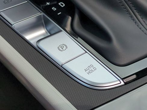 New 2026 Hyundai Elantra Limited FWD image 29