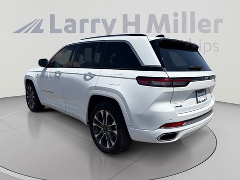Used 2023 Jeep Grand Cherokee Overland w/ Advanced Protech Group III AWD/4WD image 4