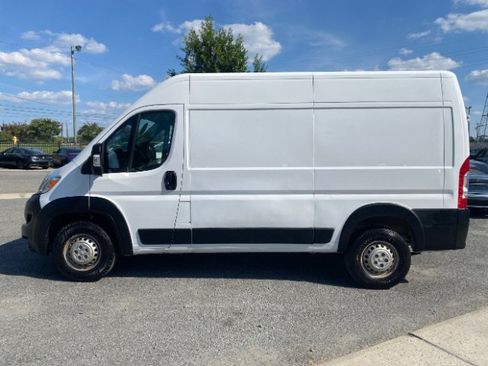 Used 2025 RAM ProMaster 2500 w/ Convenience Group FWD image 2
