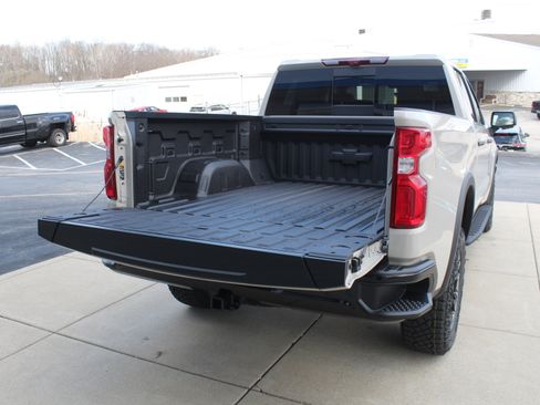 New 2026 Chevrolet Silverado 1500 ZR2 image 18