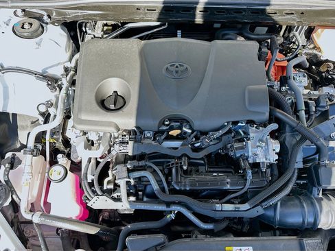 Used 2025 Toyota Camry SE image 31