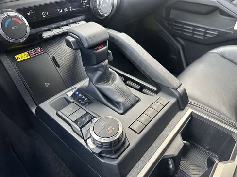 Used 2024 Toyota Tacoma TRD Sport w/ TRD Sport Upgrade Package image 17