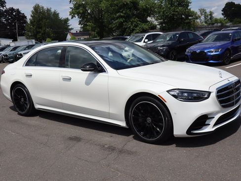Used 2022 Mercedes-Benz S 580 4MATIC Sedan w/ AMG Line Package image 3