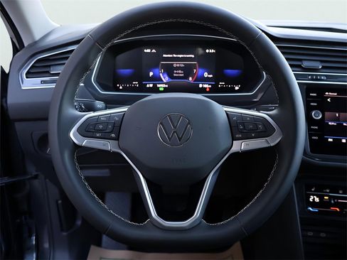 Used 2024 Volkswagen Tiguan SE image 29