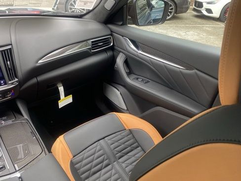 Used 2024 Maserati Levante Trofeo image 46