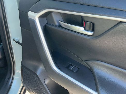 Used 2022 Toyota RAV4 XLE Premium w/ Carpet Mat Package (TMS) image 33