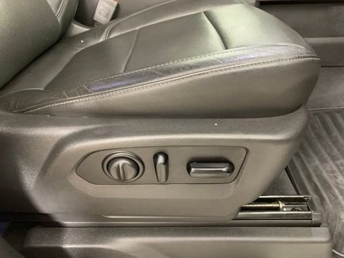 Used 2020 Chevrolet Silverado 1500 LTZ w/ LTZ Convenience Package AWD/4WD image 25