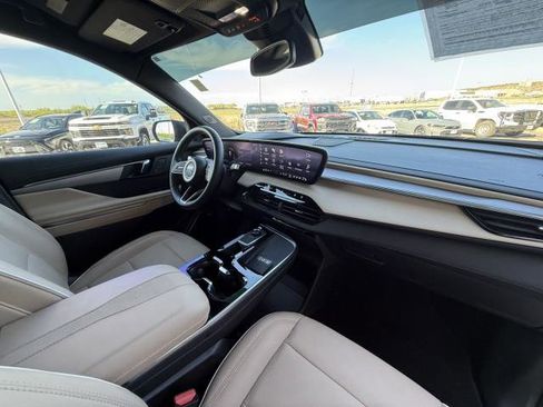 Used 2025 Buick Enclave Preferred w/ Power Package image 34