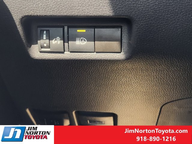 Used 2025 Toyota RAV4 XLE FWD image 22